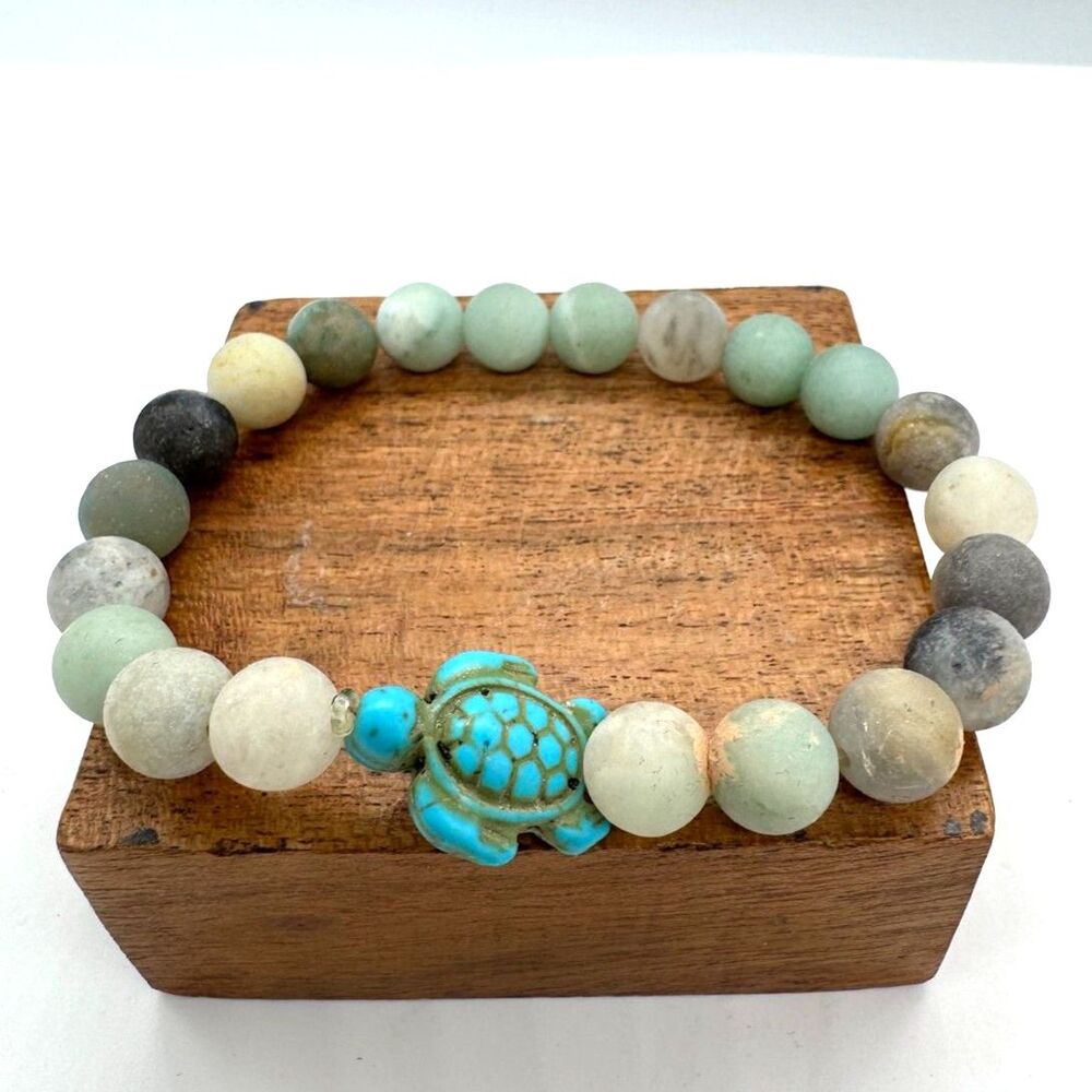 Hawaiian Stone Bracelet with Turtle Charm Elasticized